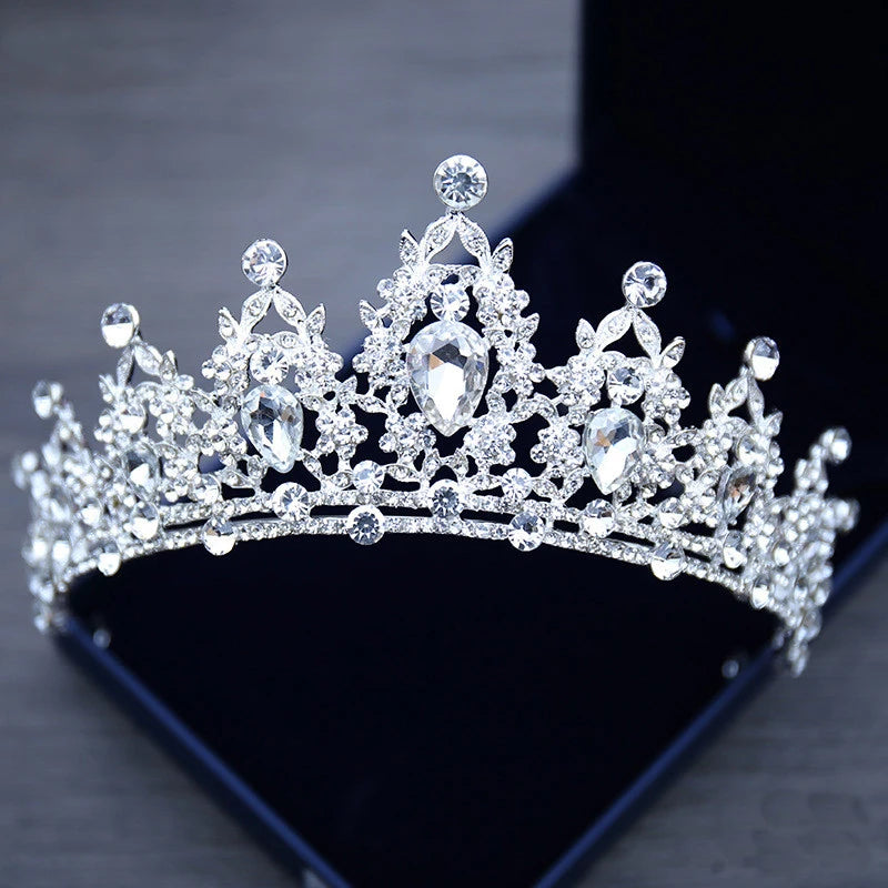 Silbernes Brautdiadem mit Kristallen – Hochzeitskrone & Haarschmuck