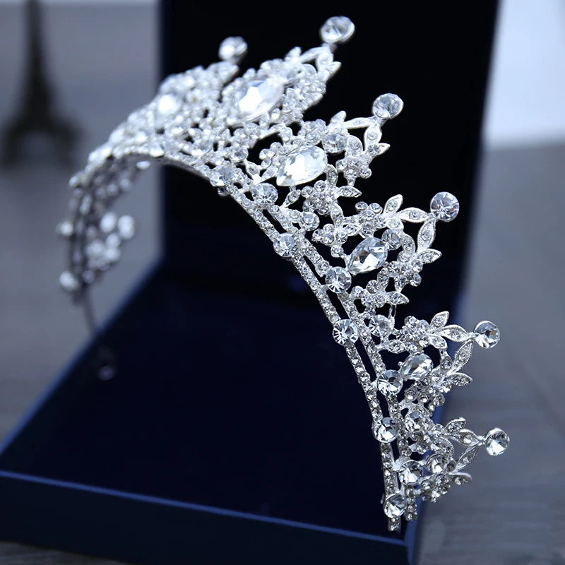 Silbernes Brautdiadem mit Kristallen – Hochzeitskrone & Haarschmuck