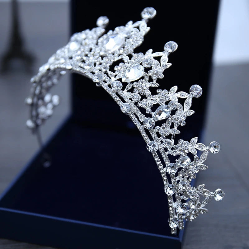 Silbernes Brautdiadem mit Kristallen – Hochzeitskrone & Haarschmuck