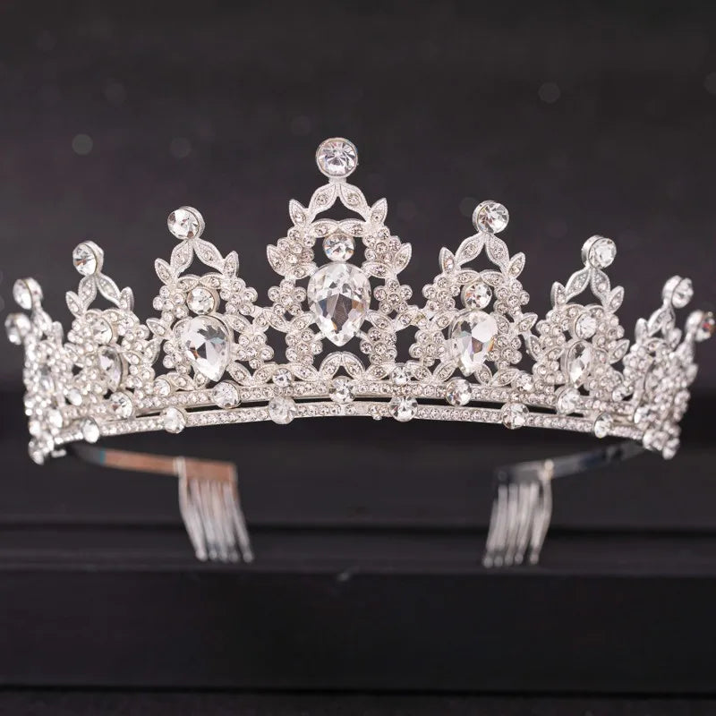 Silbernes Brautdiadem mit Kristallen – Hochzeitskrone & Haarschmuck
