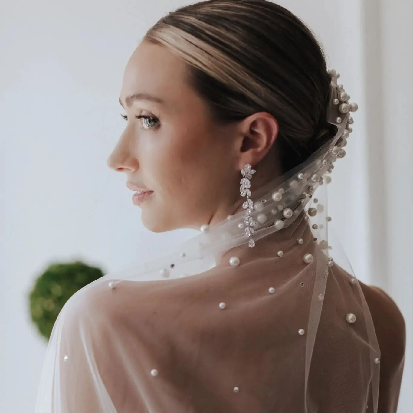 V135 Kurze Perlen Brautschleier 1 Ebenen Hochzeit Strass Schleier Hochzeit Haarschmuck für Bräute Fingertip Länge
