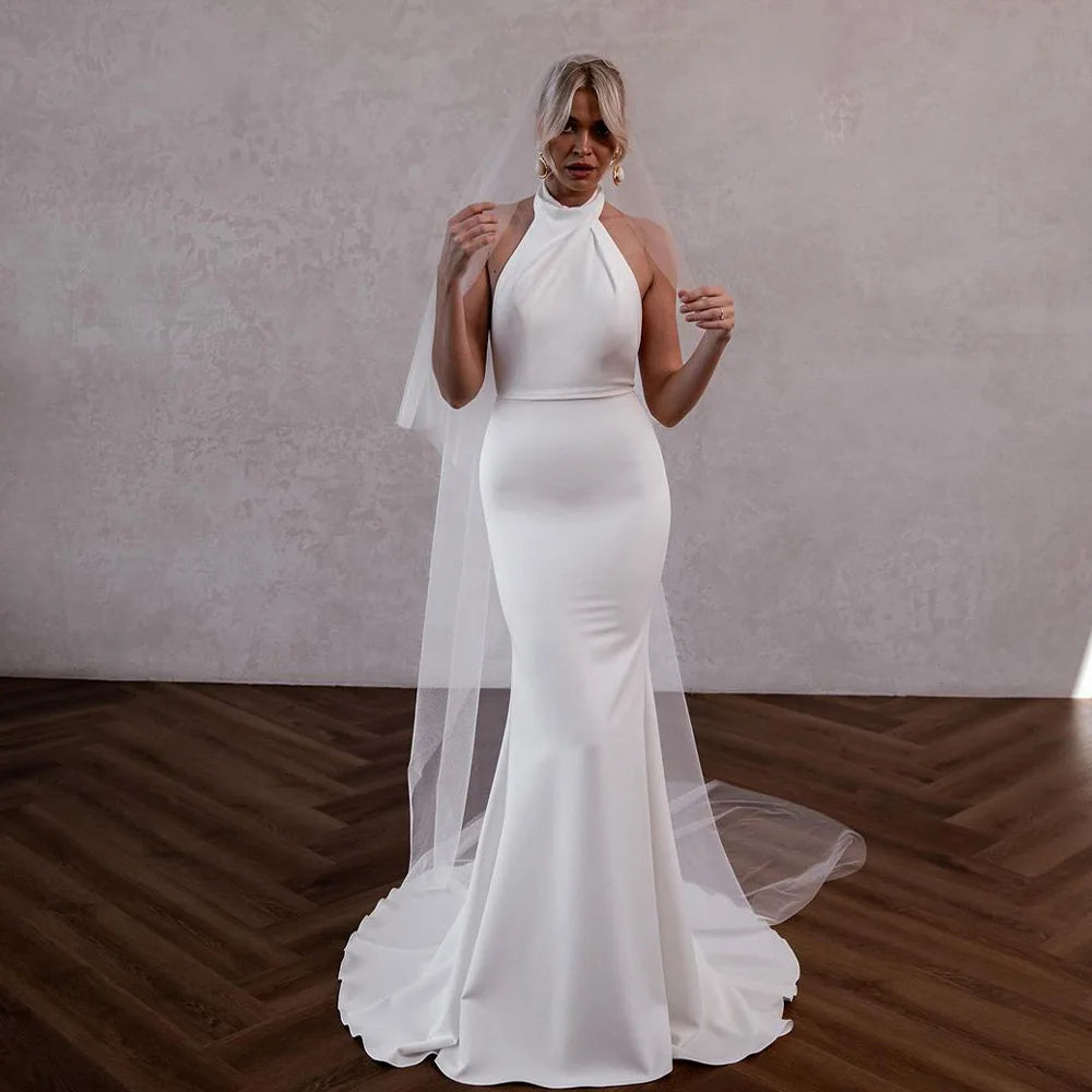 Schlichtes Neckholder-Hochzeitskleid aus weichem Satin im Meerjungfrauen-Stil | Minimalistisches Brautkleid nach Maß