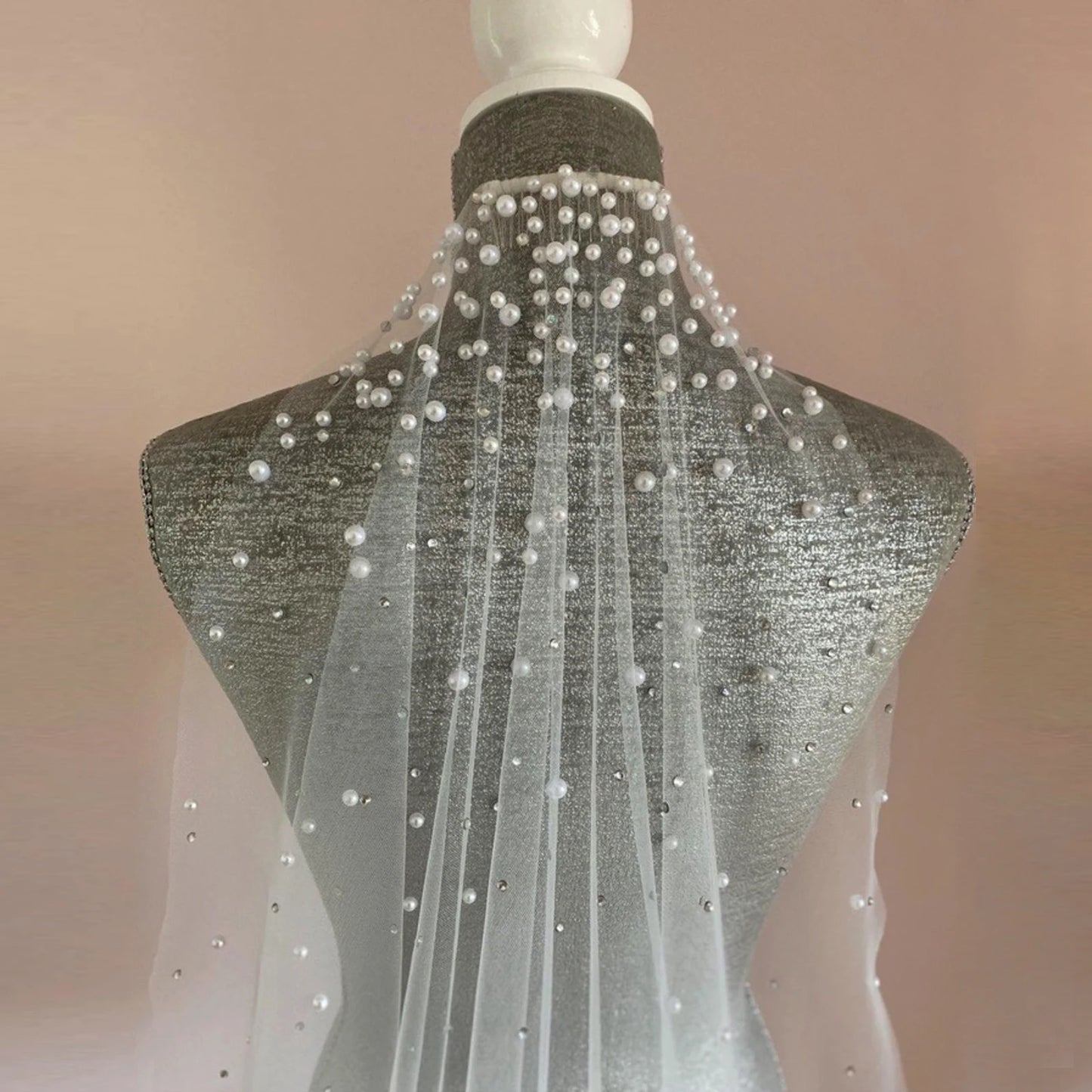 V135 Kurze Perlen Brautschleier 1 Ebenen Hochzeit Strass Schleier Hochzeit Haarschmuck für Bräute Fingertip Länge