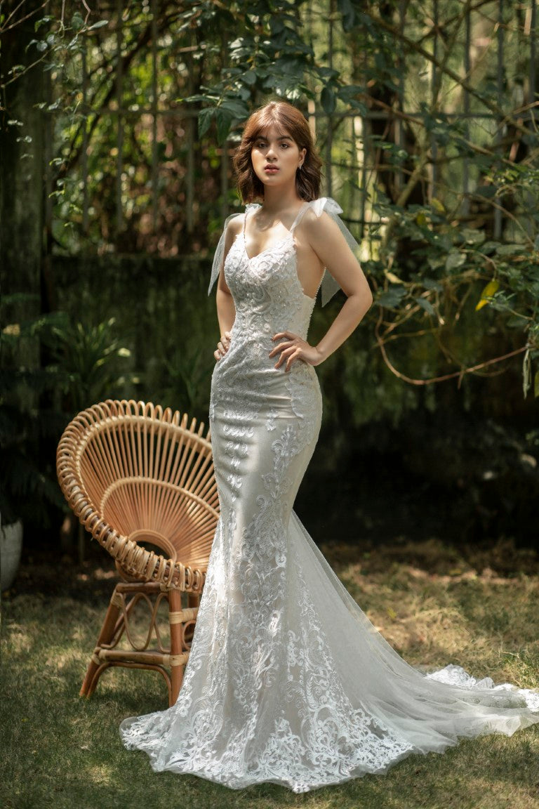 Mermaid Wedding Dress Adorned with Luxurious Floral Lace and Sparkling Glitter