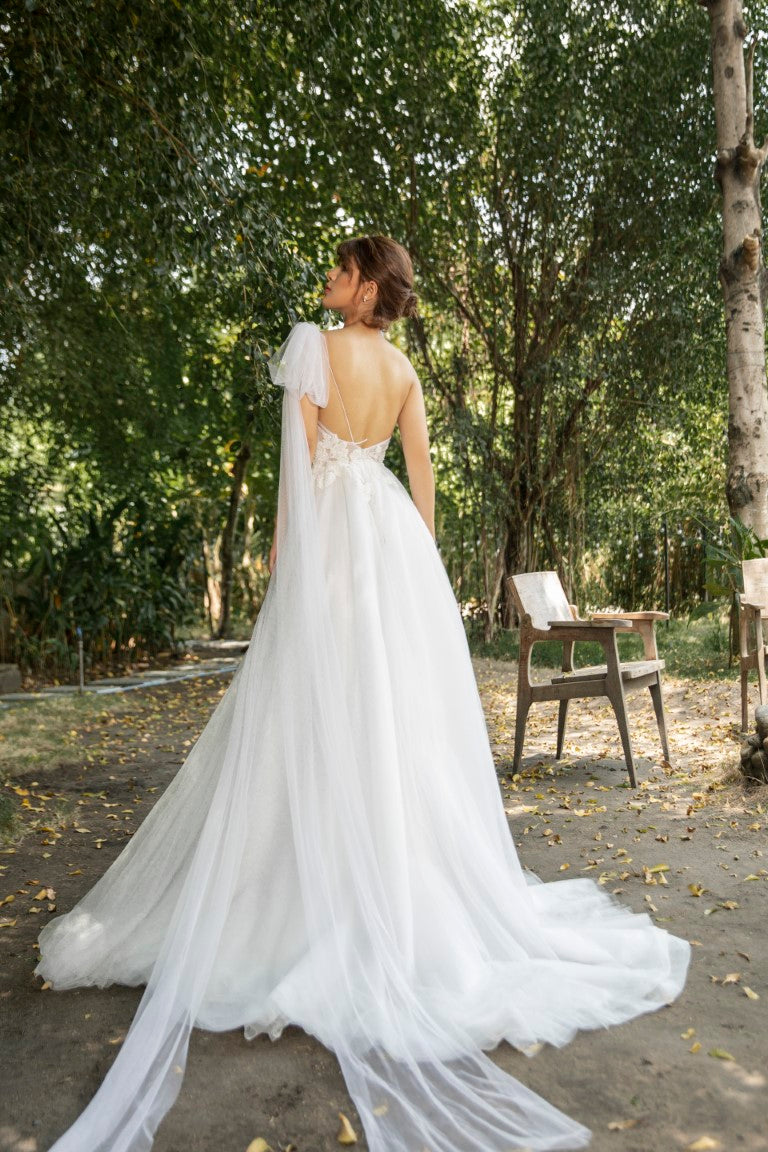 Omorose - Dazzling Perfection: Unveiling Our Sexy One-Shoulder A-line Wedding Dress with Luxurious SparklesDazzling Perfection: Unveiling Our Sexy One-Shoulder A-line Wedding Dress with Luxurious Sparkles