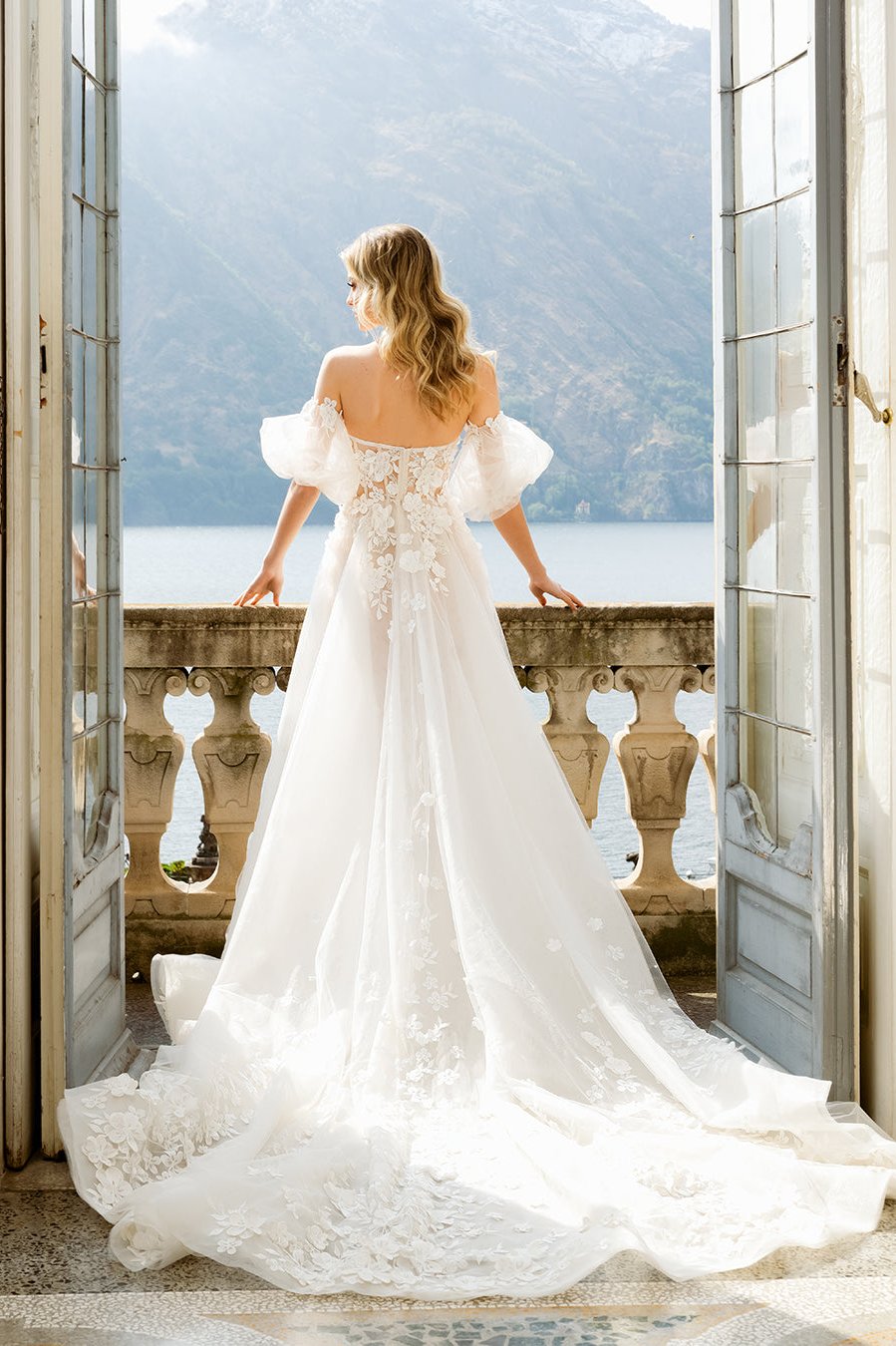 Romantic Ivory Tulle Bridal Gown With 3D Floral Lace, Sweetheart Neckline, Puffy Detachable Short Sleeves, And Light Flared Train