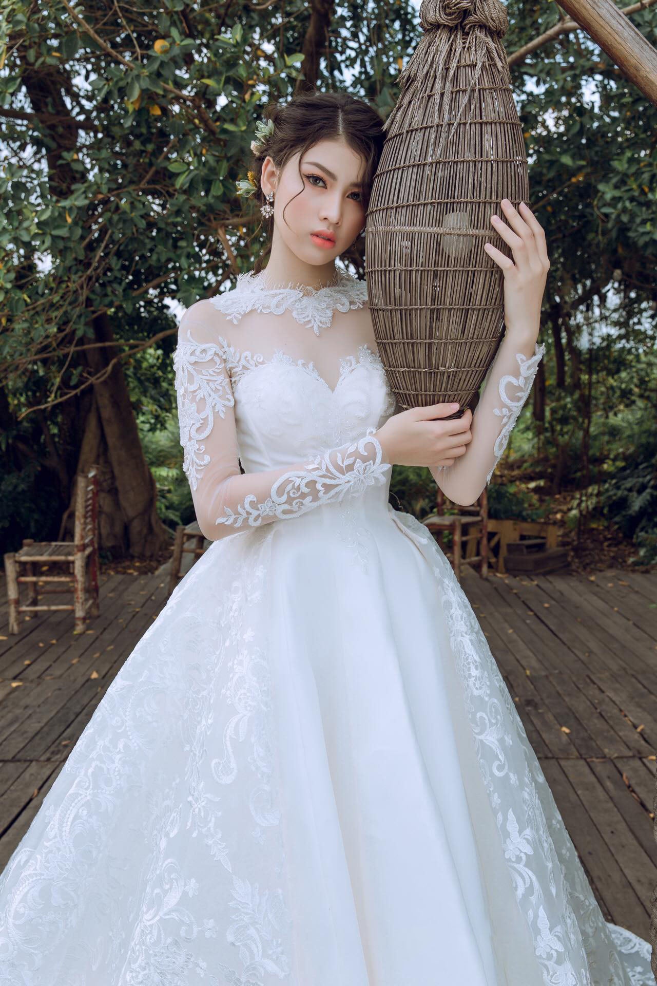 A-Line Princess Wedding Dress with Stylish Long Sleeves - Unveil the Mysterious Sparkle with Elegance!