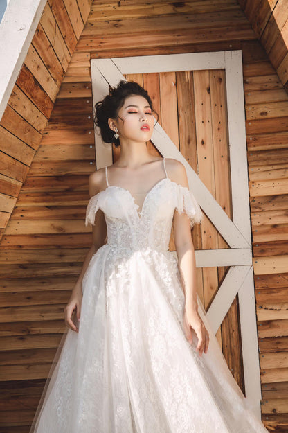 Ulanni - Graceful Allure: A-Line Wedding Dress with Stunning Lace Detailing