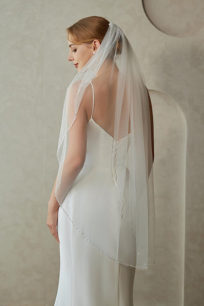 Elegant Fingertip-Length Wedding Veil with Delicate Beaded Edge