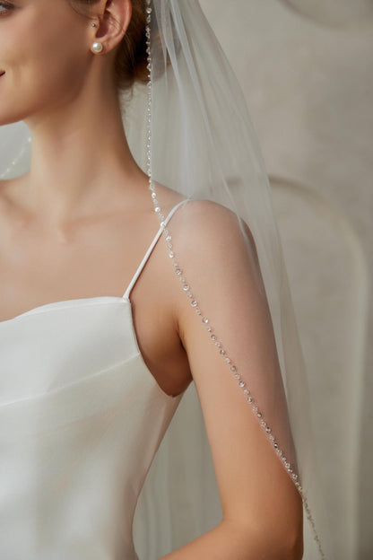 Elegant Fingertip-Length Wedding Veil with Delicate Beaded Edge