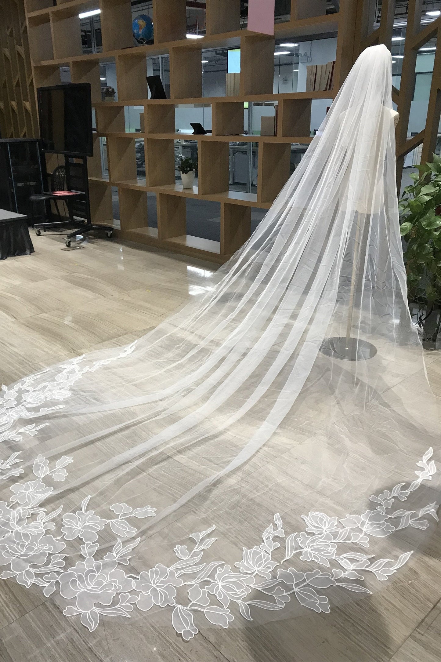 Elegant Cathedral Wedding Veil with Floral Embroidered Lace