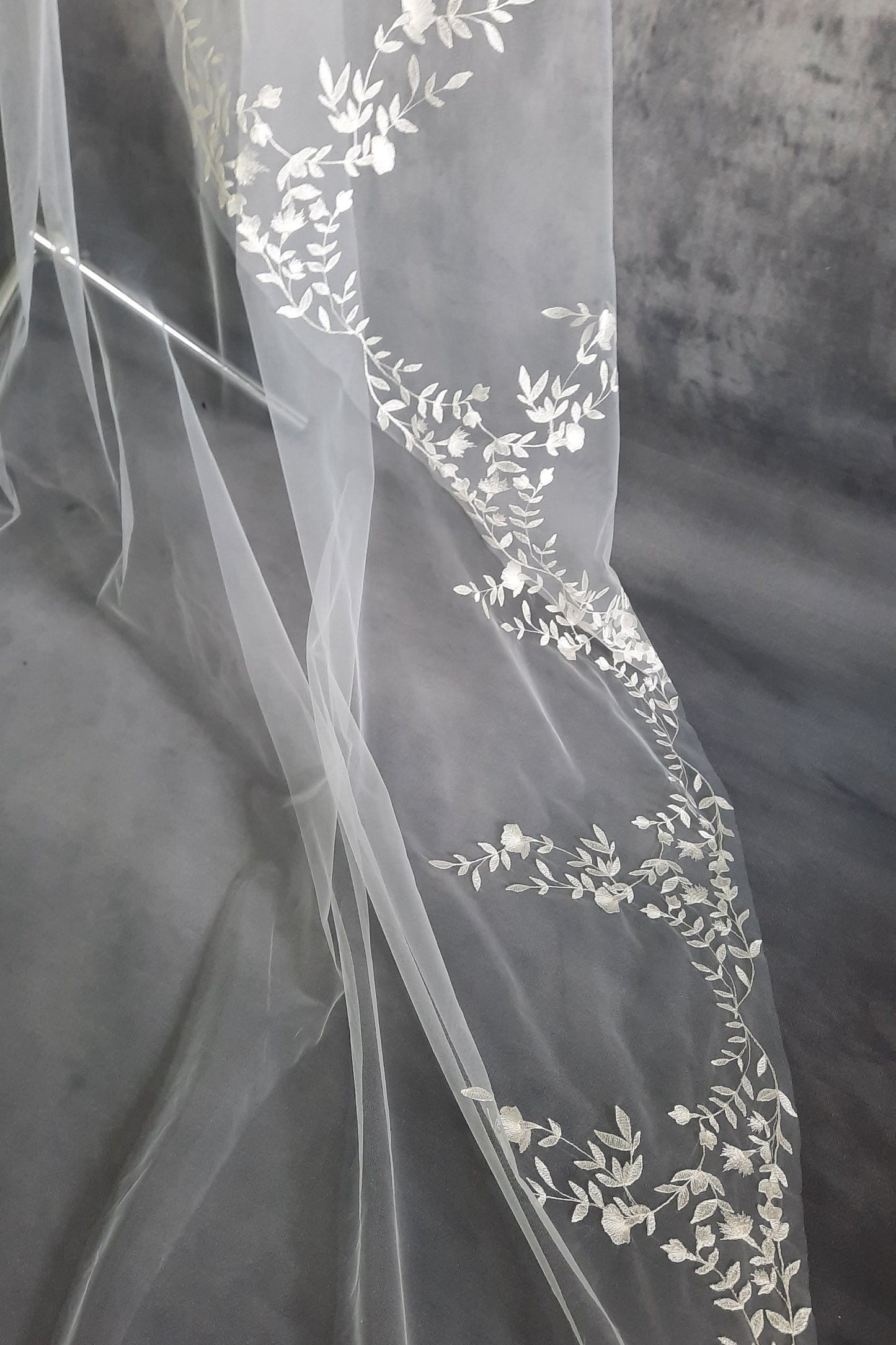Enchanting Two-Layer Cathedral Wedding Veil with Delicate Leaf Embroidery