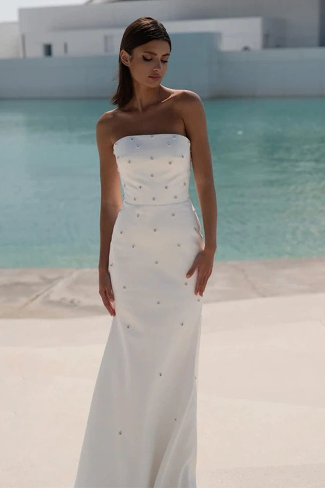 Elegant Strapless Satin Sheath Wedding Dress – Minimalist Bridal Gown 2025
