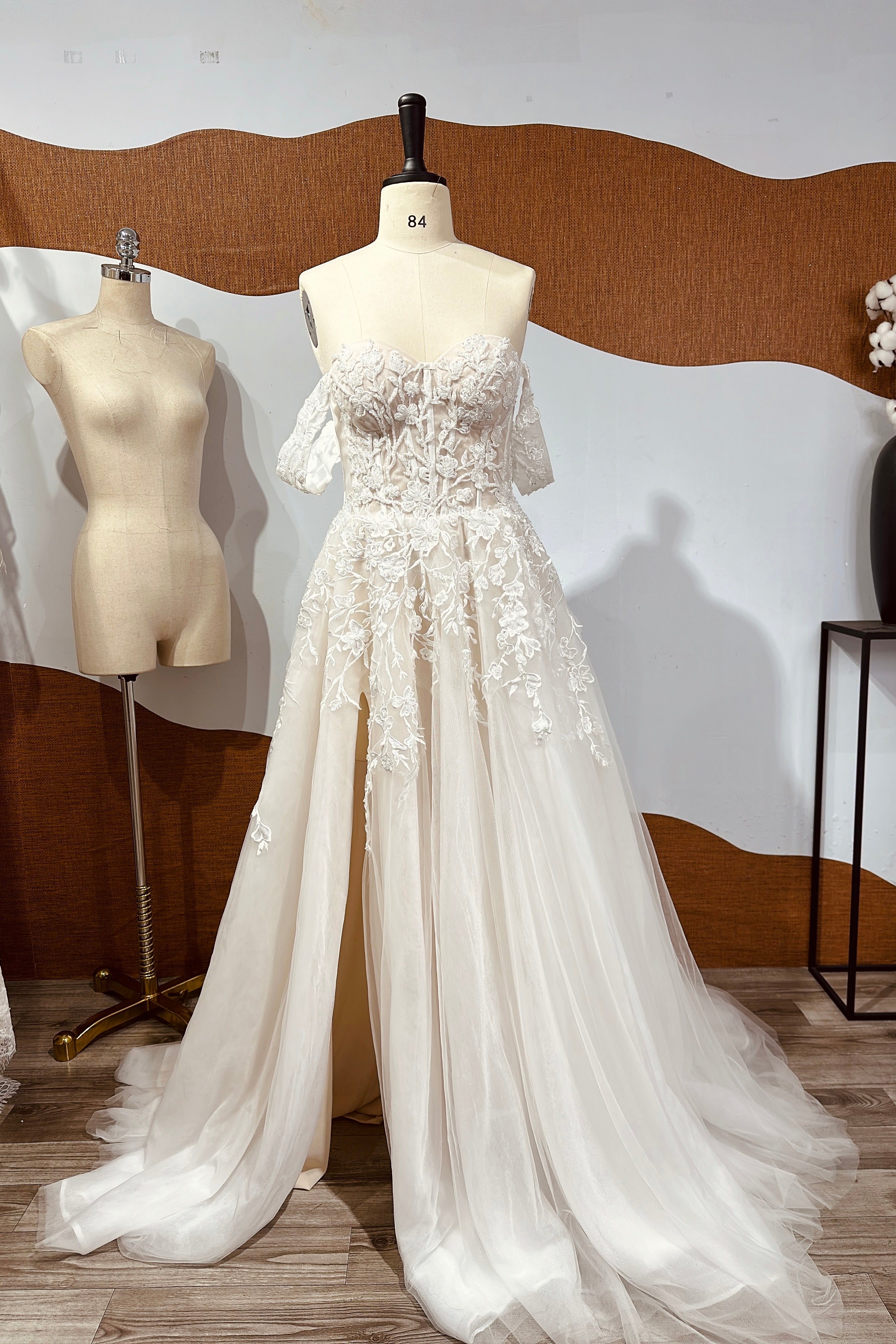 Luxurious Floral Lace White Tulle A-Line Off-the-Shoulder Corset Wedding Dress with Sweetheart Neckline