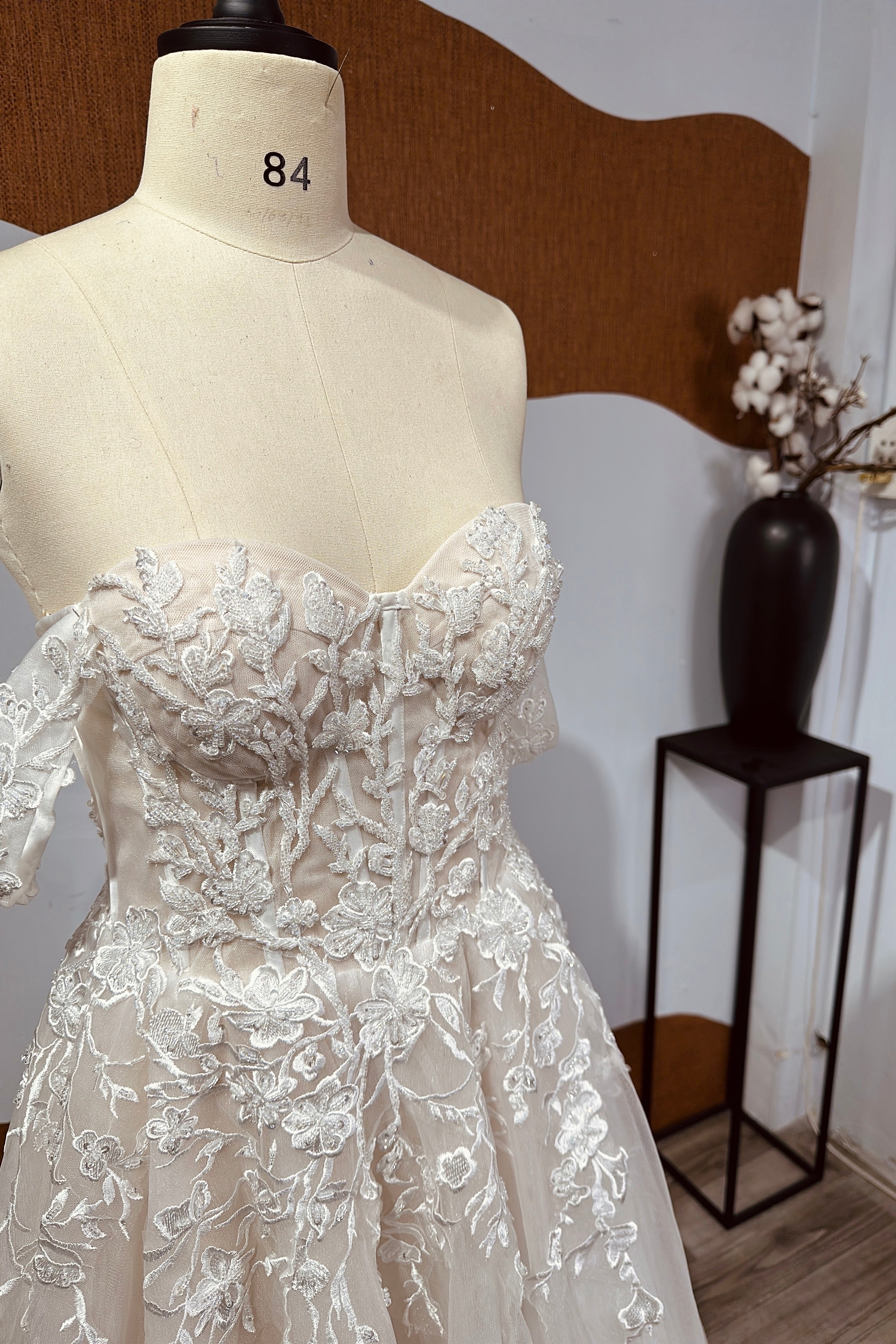 Luxurious Floral Lace White Tulle A-Line Off-the-Shoulder Corset Wedding Dress with Sweetheart Neckline