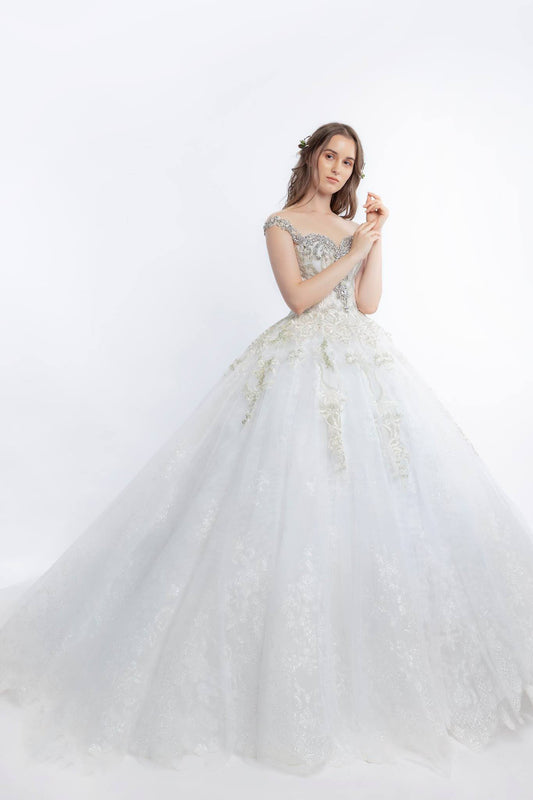 Sparkling Princess Ball Gown Wedding Dress: Exquisite Corset with Premium Lace Embellishments