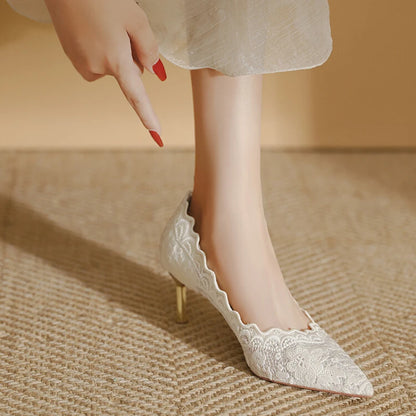 Embroidered Bridal Retro Heels – Pointed Pumps