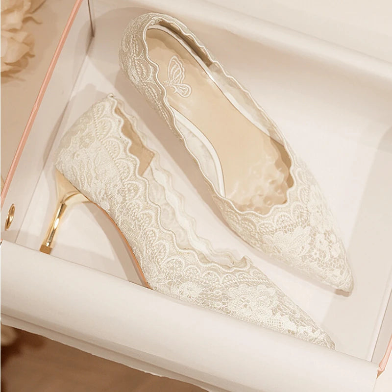 Embroidered Bridal Retro Heels – Pointed Pumps