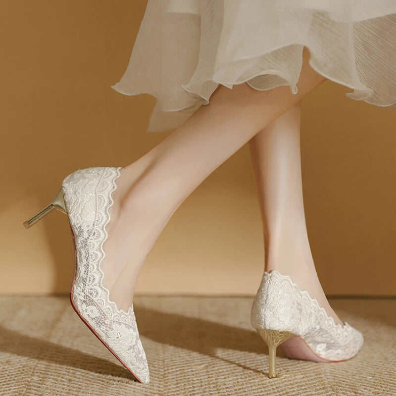 Embroidered Bridal Retro Heels – Pointed Pumps