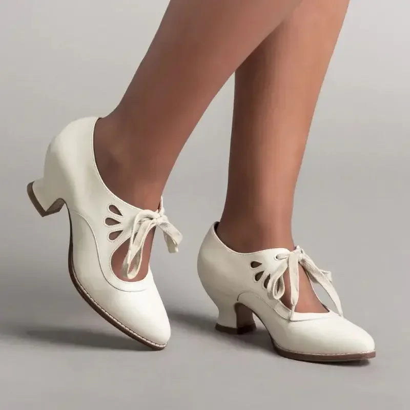 Retro Mary Jane Shoes – Hollow-Tied Pointed Chunky Heels (Plus Sizes)