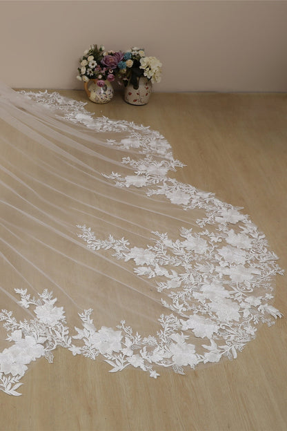 Elegant Cathedral Wedding Veil with Floral Lace Appliqué