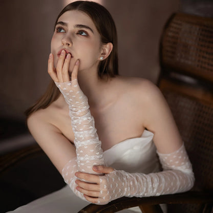 Elegant Long Tulle Bridal Gloves – Heart Appliqué Wedding Cuffs