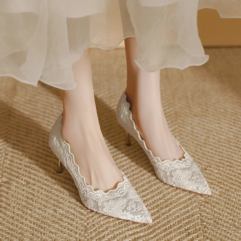 Embroidered Bridal Retro Heels – Pointed Pumps