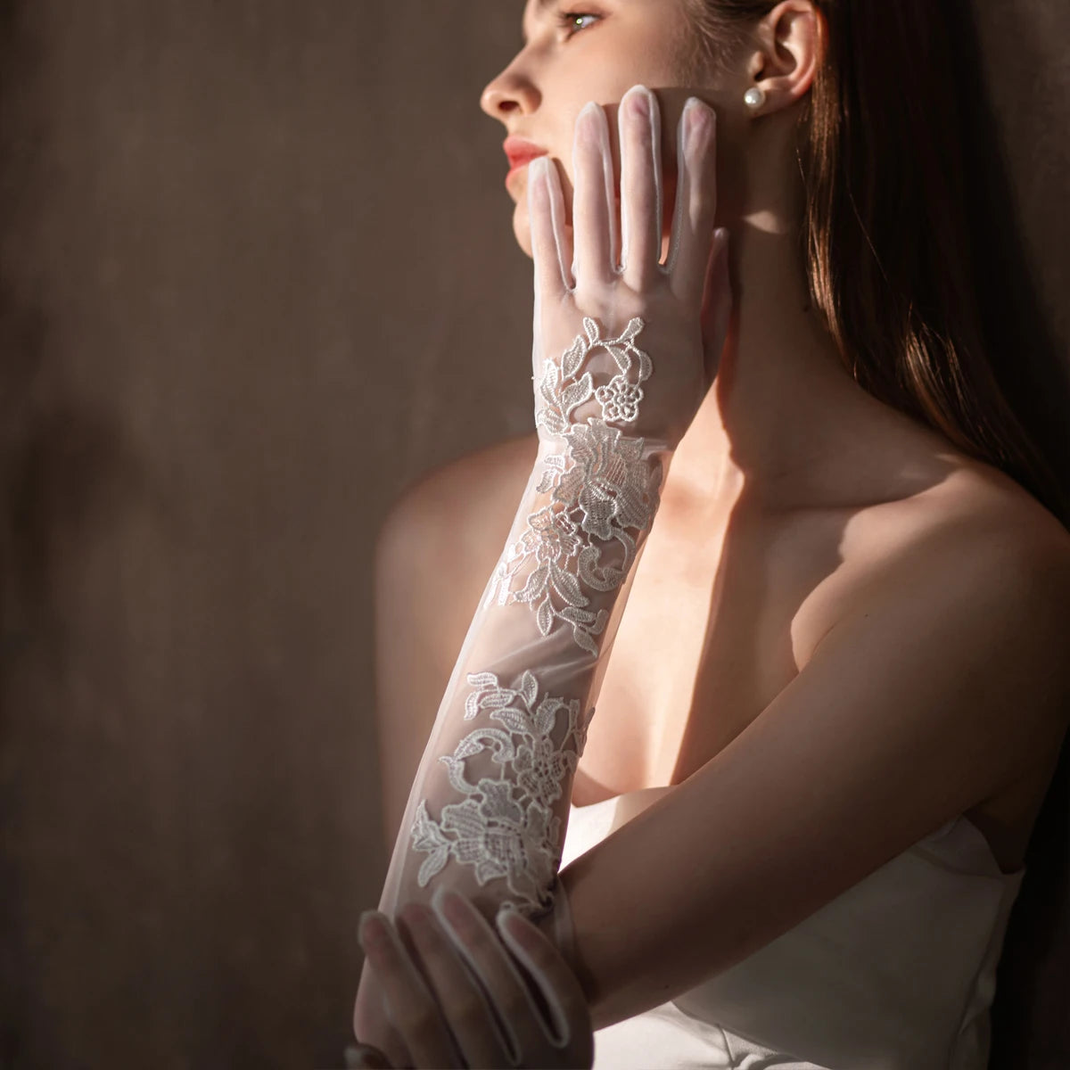 Elegant Long Tulle Bridal Gloves – Lace Appliqué Wedding Accessory