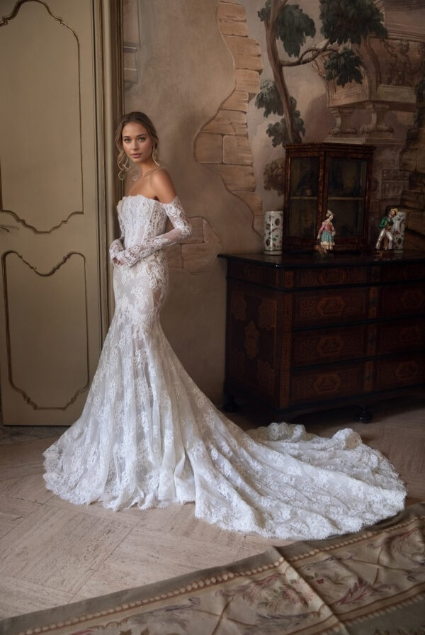 Vintage Lace Off-Shoulder Mermaid Wedding Dress with Detachable Sleeves