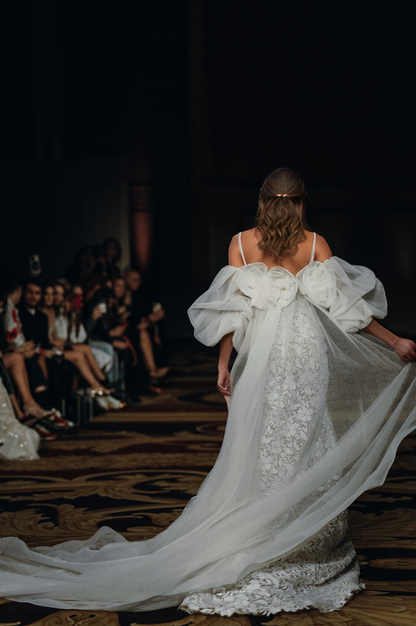 Exquisite Lace Mermaid Wedding Dress with Detachable Tulle Sleeves & Dramatic Train