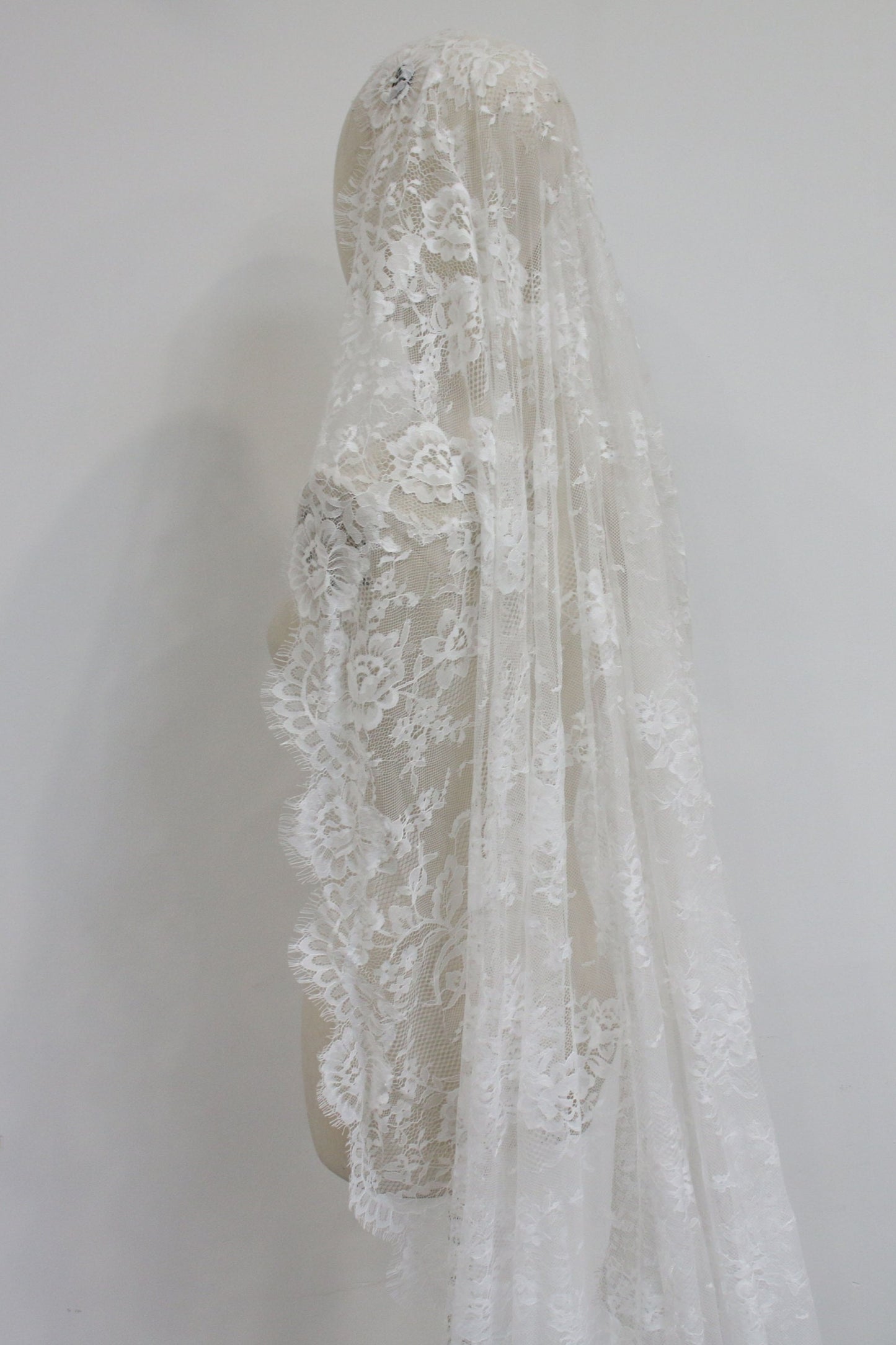 Vintage-Inspired Cathedral Lace Wedding Veil with Scalloped Edges