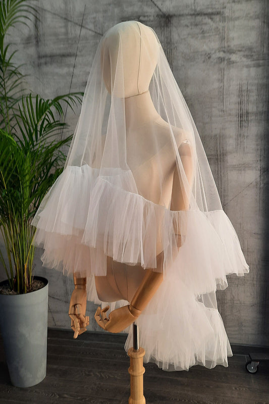 Romantic Layered Ruffle Tulle Wedding Veil – Soft Ivory Bridal Accessory