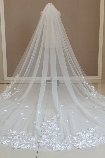 Elegant Cathedral-Length Wedding Veil with Floral Lace Appliqué