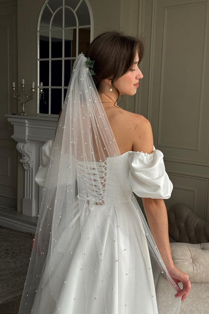 Romantic Sheer Pearl-Adorned Wedding Veil for a Timeless Bridal Look