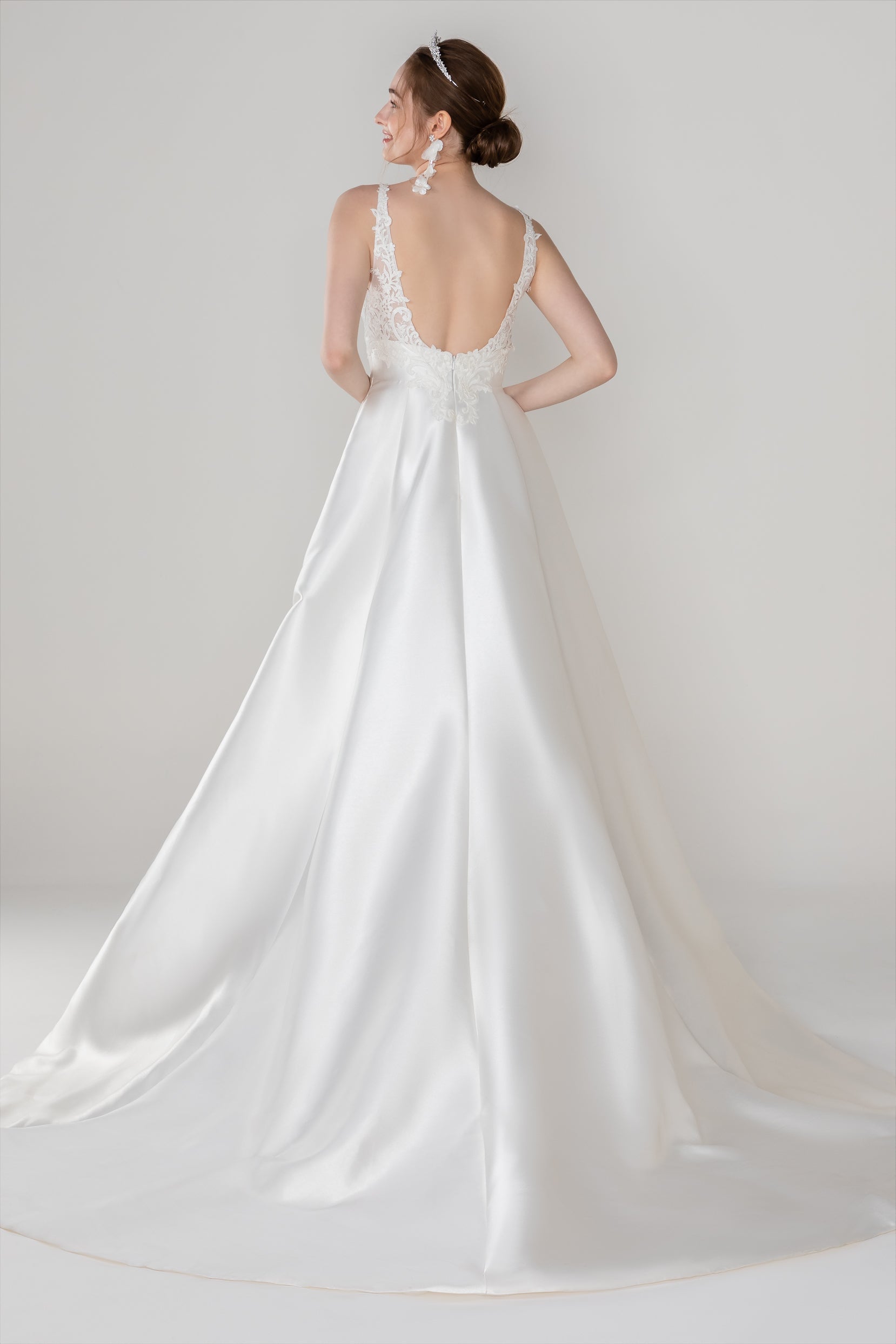 2025 satin wedding gown with backless design, lace straps and classic A-line shape – perfect for romantic ceremonies.