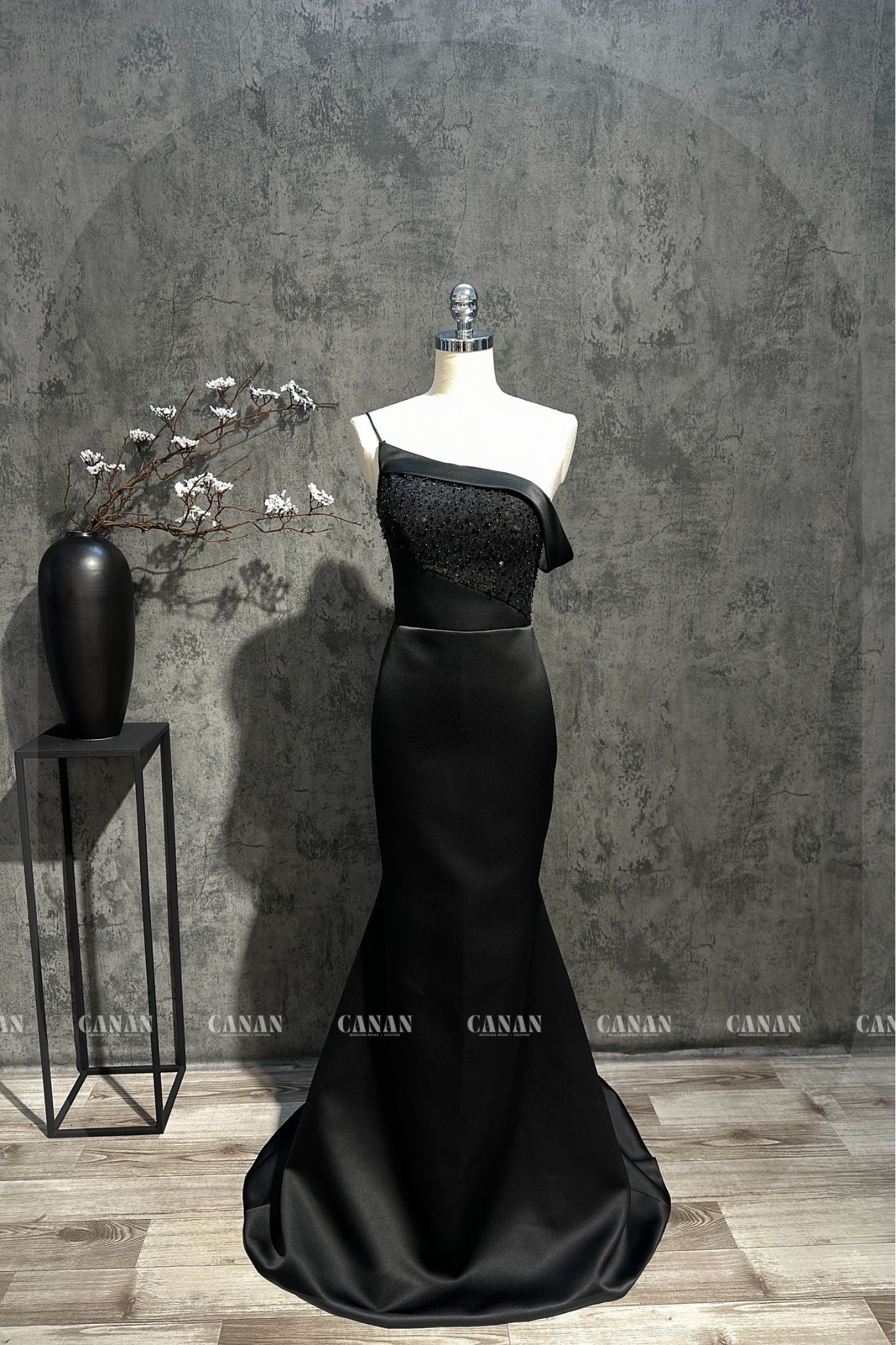 Black Evening Mermaid Dress Embellished with Premium Glitter