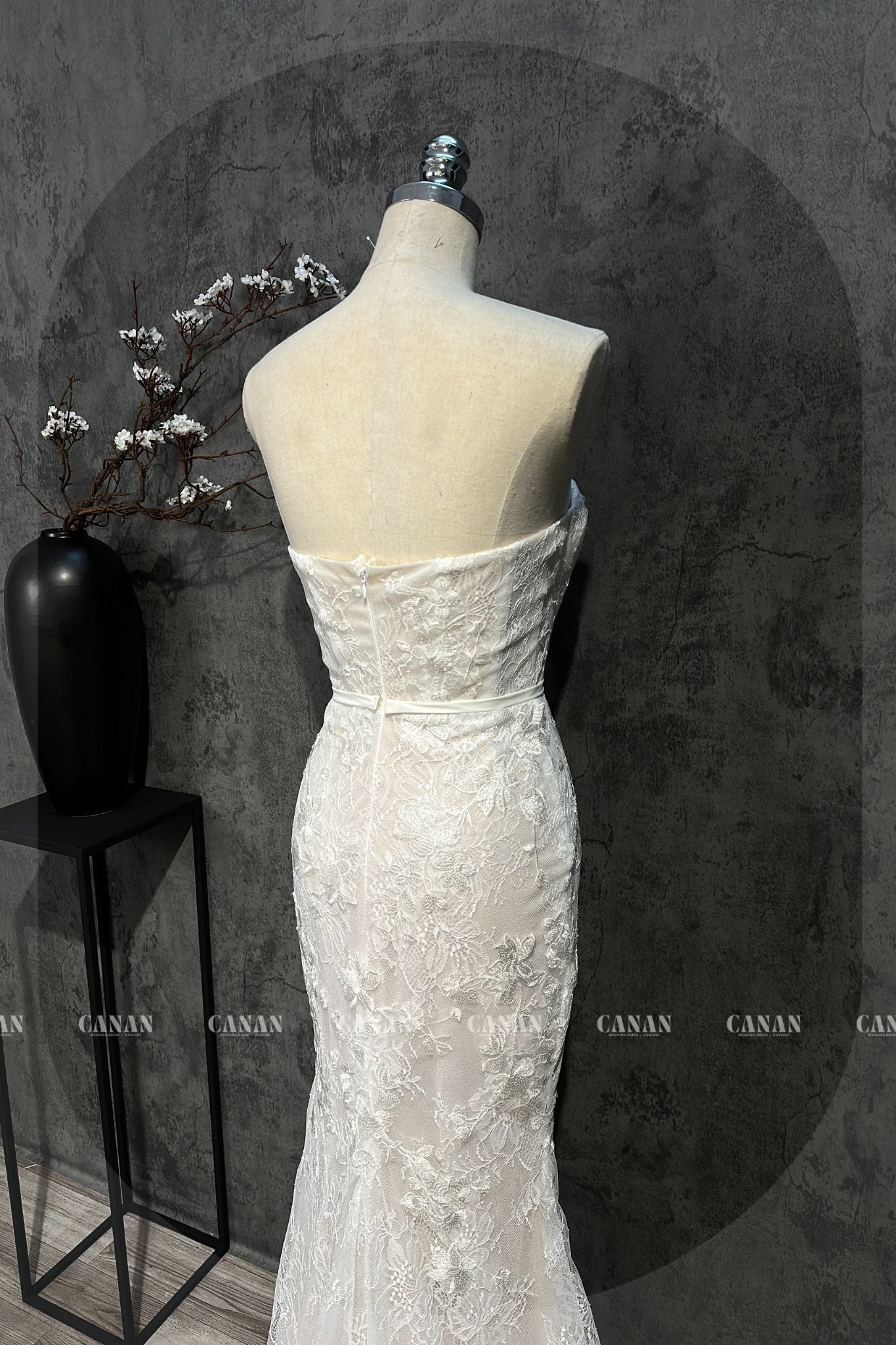 Sleeveless Mermaid Corset Wedding Dress with Delicate Lace
