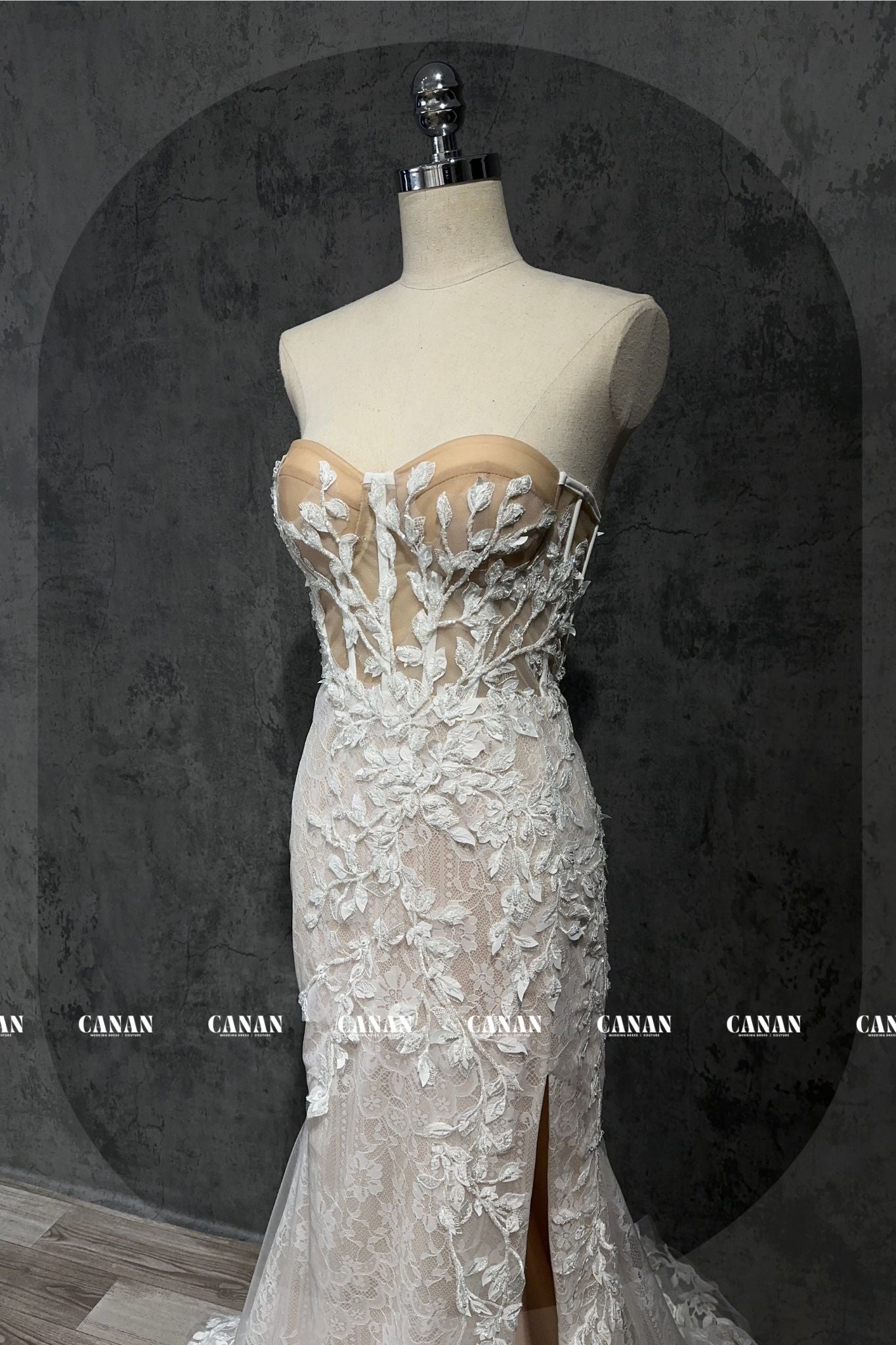 Sexy Lace Mermaid Wedding Dress: Corset Sleeve wedding gown