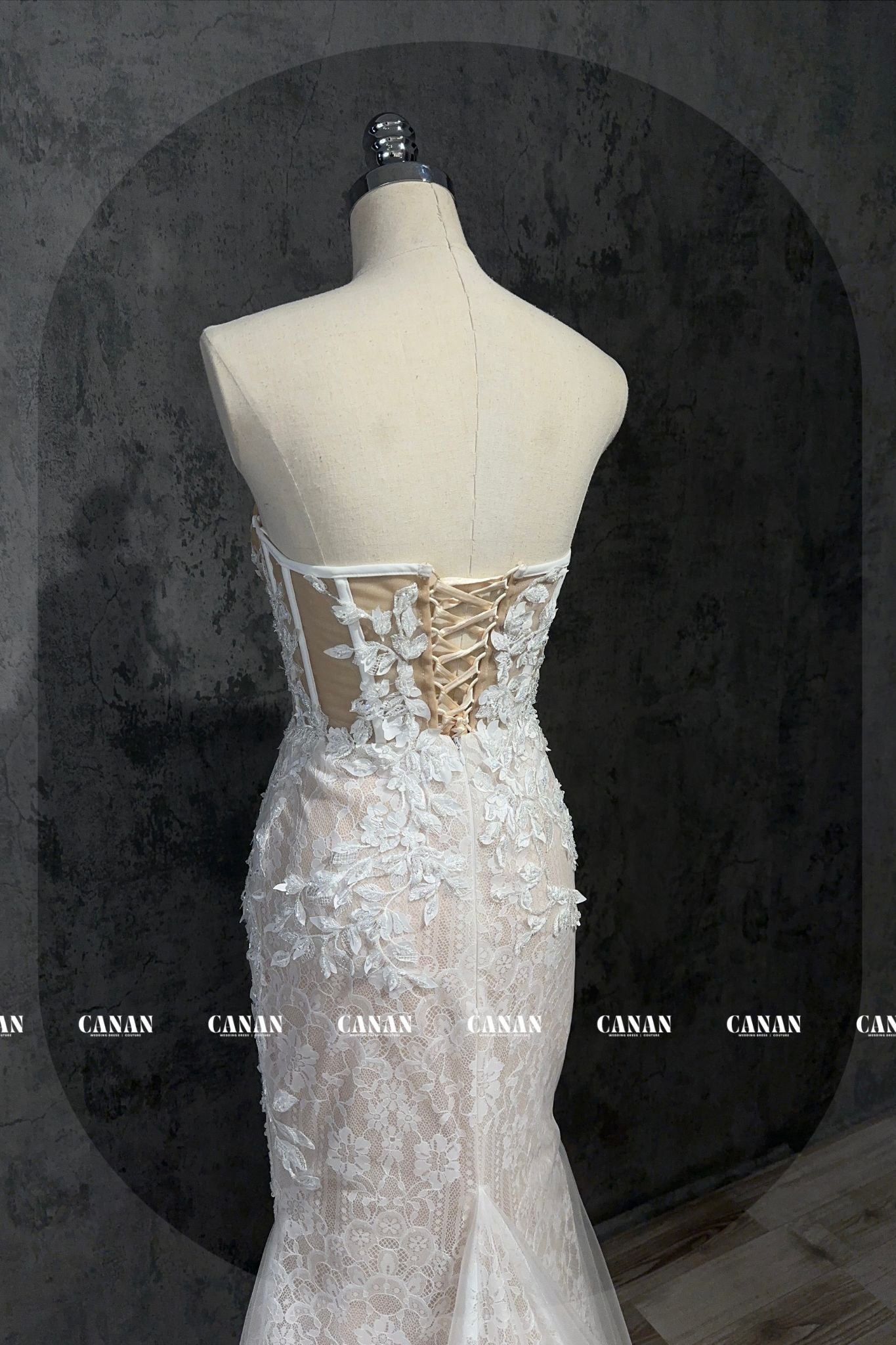 Sexy Lace Mermaid Wedding Dress: Corset Sleeve wedding gown