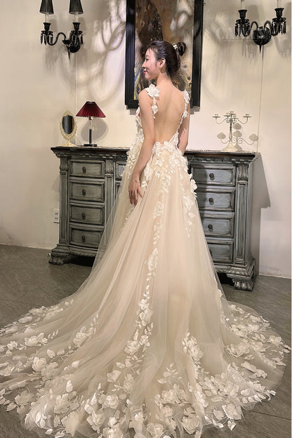 Naila - Sexy A-Line Wedding Dress: Allure with a Deep Neckline!