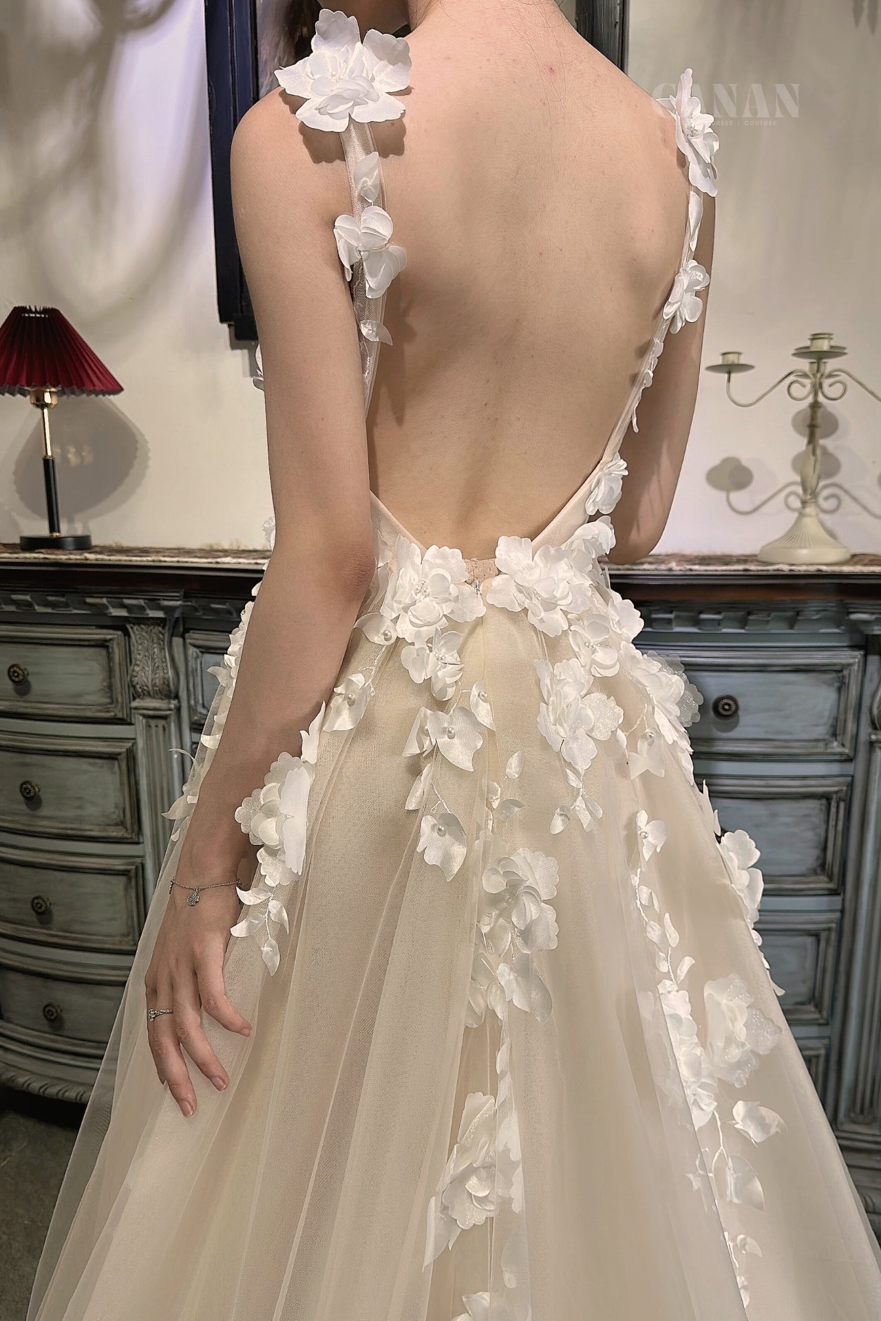 Naila - Sexy A-Line Wedding Dress: Allure with a Deep Neckline!