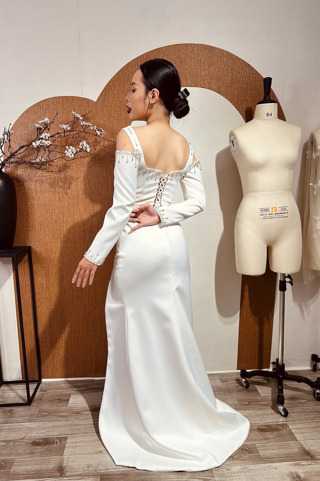 Edna - Sexy Mermaid Wedding Dress: Satin Elegance with Long Sleeves!