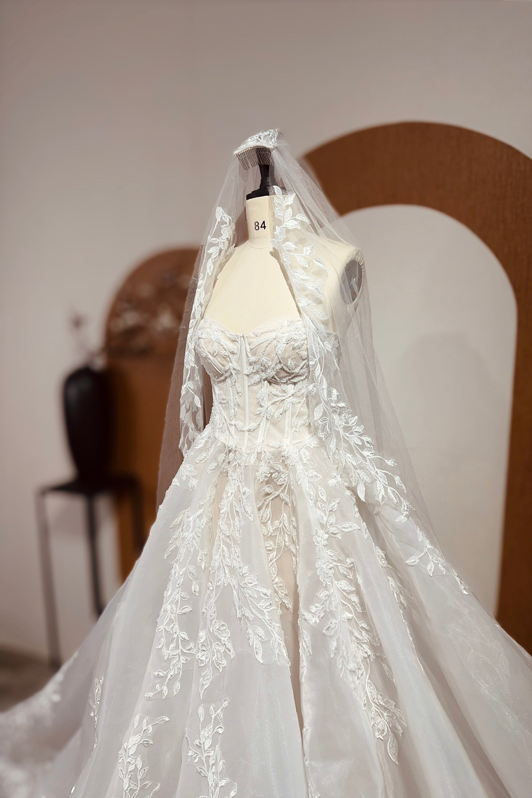 Princess Ball Gown Wedding Dress with Floral Lace, Customized Wedding Dress Tailored to the Bride's Preferences.