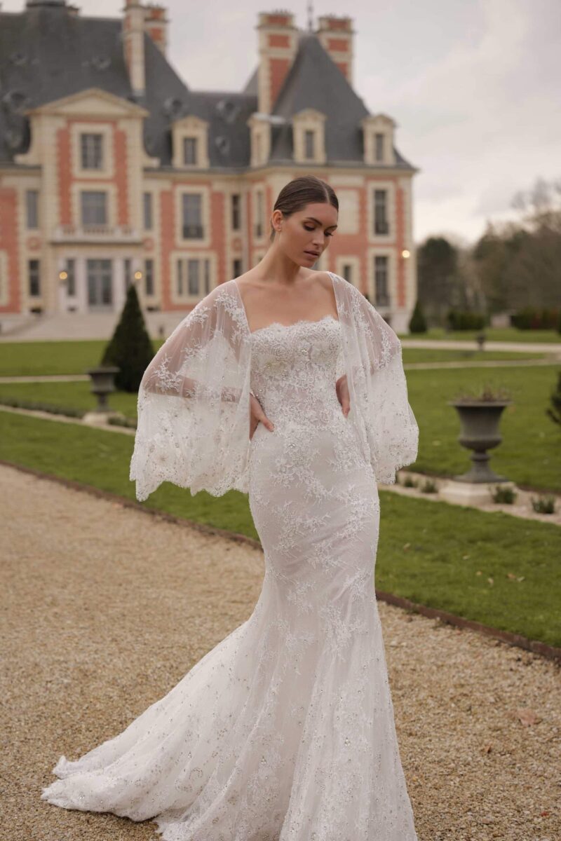 lace mermaid wedding dress strapless sweetheart fit