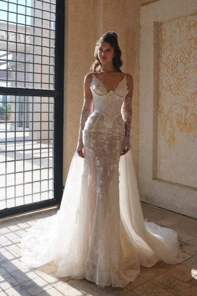 lace mermaid wedding dress with scalloped neckline and fitted silhouette