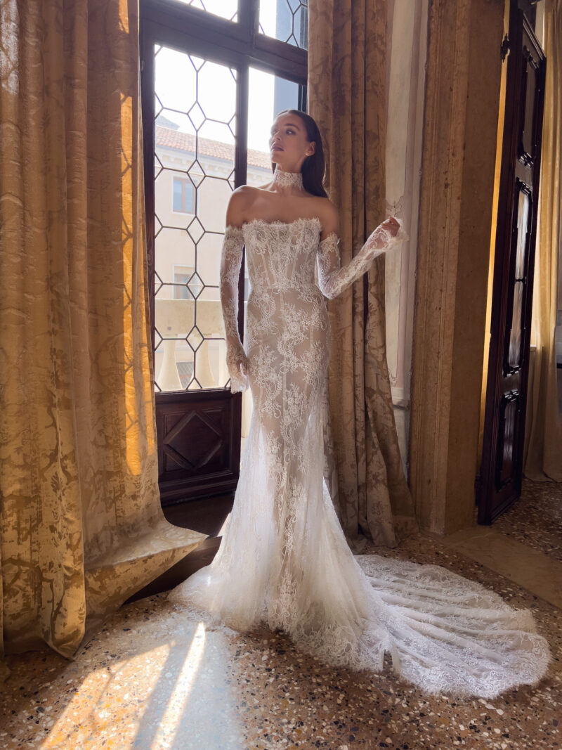 Lace mermaid bridal dress with choker and detachable sleeves